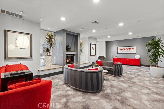 400 W Ocean Boulevard, Long Beach CA: https://media.crmls.org/medias/7582bcc9-4ce4-4734-90dc-dc140017e59d.jpg