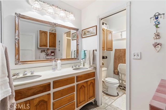 Detail Gallery Image 35 of 53 For 10457 Variel Ave, Chatsworth,  CA 91311 - 6 Beds | 5 Baths