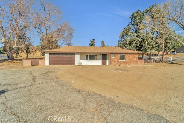 8627 Elizabeth Lake Road, Leona Valley CA: https://media.crmls.org/medias/7583c483-beee-4546-be04-87e4b99954c2.jpg