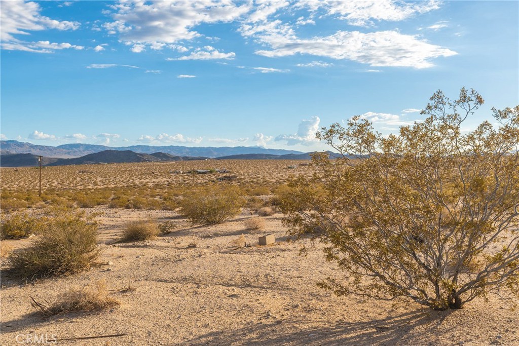 https://media.crmls.org/medias/75843329-5724-418c-adf9-3eb940b79dfb.jpg?preset=X-Large