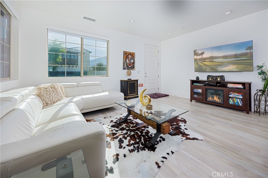 MLS #OC25259574 image #5