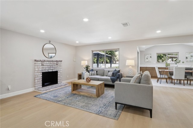 15631 Harvest Street, Granada Hills CA: https://media.crmls.org/medias/75864c3e-2677-4085-b5f8-8bdab792ed40.jpg