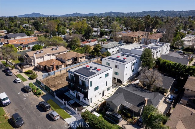 Detail Gallery Image 2 of 17 For 14420 Tiara, Van Nuys,  CA 91401 - 4 Beds | 4 Baths