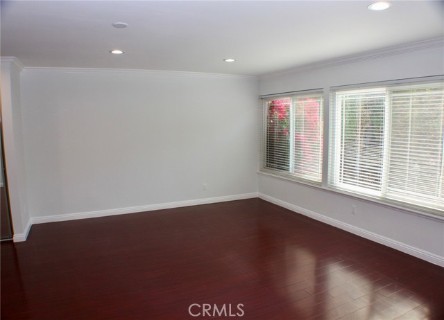 21740 Ulmus Drive, Woodland Hills CA: https://media.crmls.org/medias/7586d010-ed22-4d64-9d57-eb76b6a25ae5.jpg