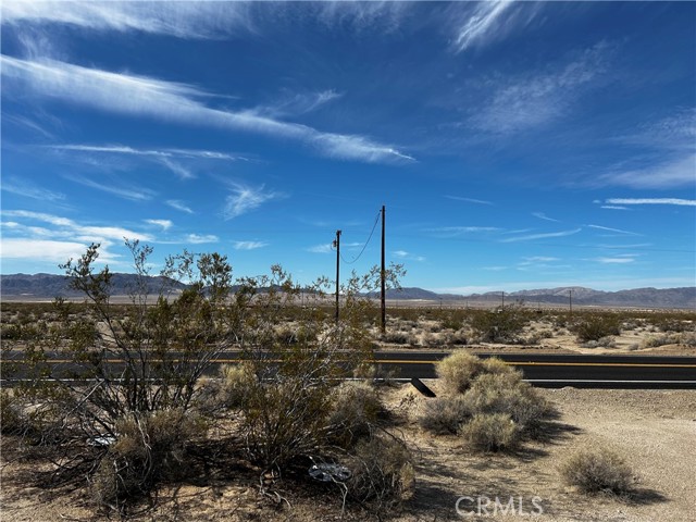 87780 Amboy Road, Amboy CA: https://media.crmls.org/medias/7587fff0-cd20-4b0c-9617-e3b3f11e05b6.jpg