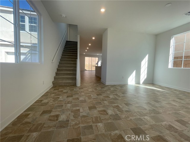 Detail Gallery Image 11 of 21 For 2591 Pheasant Way, Ontario,  CA 91761 - 4 Beds | 2/1 Baths