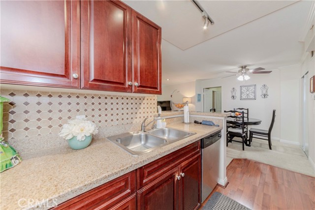 Detail Gallery Image 12 of 36 For 21450 Burbank Bld #211,  Woodland Hills,  CA 91367 - 2 Beds | 2 Baths