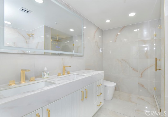 Detail Gallery Image 11 of 33 For 250 N First St #321,  Burbank,  CA 91502 - 2 Beds | 2 Baths