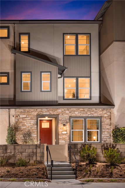 12865 Auburn Drive, Eastvale CA: https://media.crmls.org/medias/7589f8d3-a5fc-4bb8-84fb-5efa39e3e465.jpg