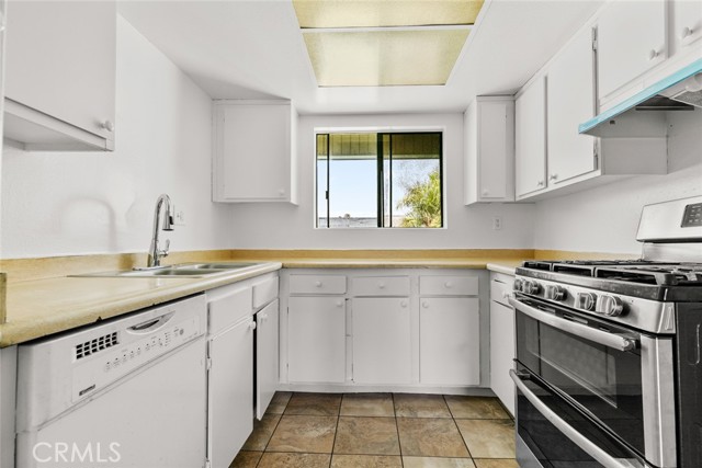 Detail Gallery Image 9 of 29 For 8801 Willis Ave #6,  Panorama City,  CA 91402 - 2 Beds | 1 Baths