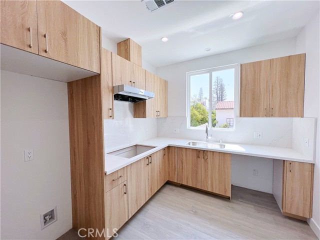 95 harkness Avenue, Pasadena CA: https://media.crmls.org/medias/758a8595-6ac3-4f53-bf7e-9f390f3faa76.jpg