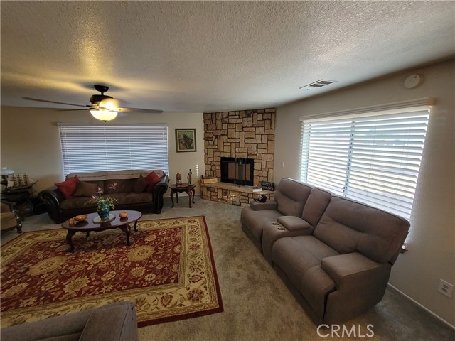 21291 Ramona Avenue, Apple Valley CA: https://media.crmls.org/medias/758ab1ab-0628-4c58-accf-dcd6d7eba121.jpg