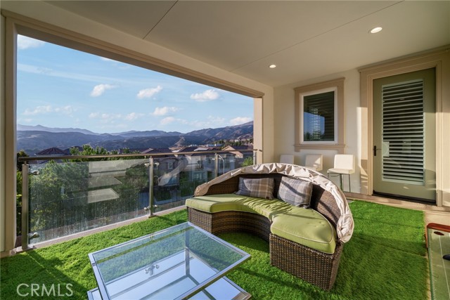 Detail Gallery Image 24 of 41 For 11949 Ricasoli Way, Porter Ranch,  CA 91326 - 5 Beds | 5/1 Baths