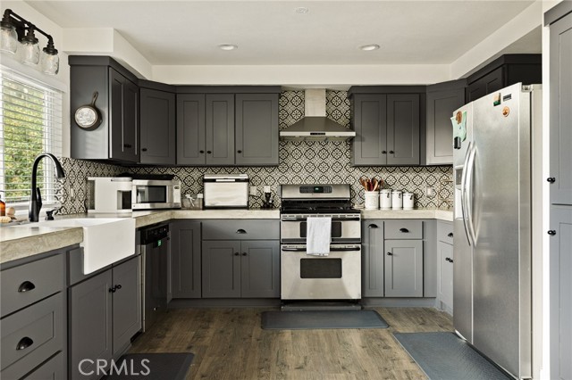 24379 San Moritz, Crestline, CA 92325