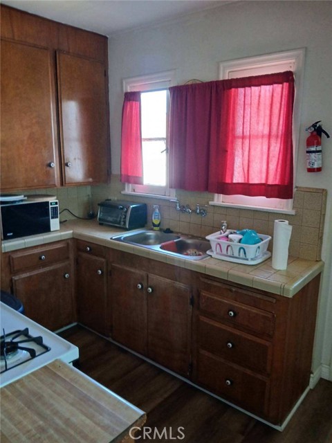 Image 9 of 11 For 2184 Cedar Avenue