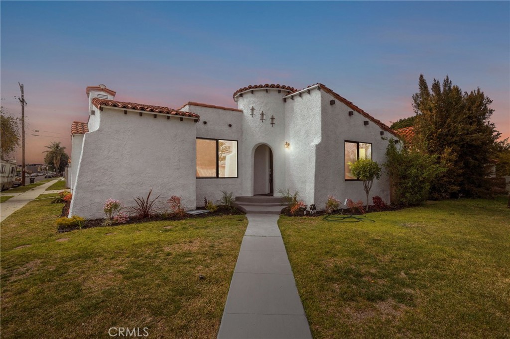 8957 La Salle Avenue, Los Angeles, CA 90047
