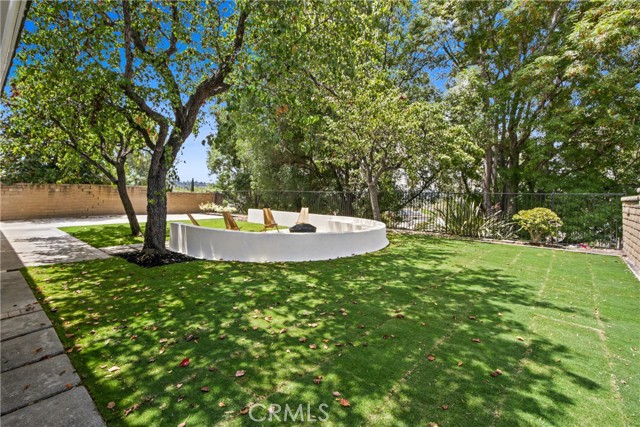 24711 Acropolis Drive, Mission Viejo CA: https://media.crmls.org/medias/758d4d12-4852-462a-bae3-8572da510210.jpg