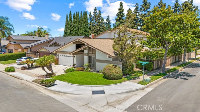 Detail Gallery Image 3 of 46 For 1691 Green Meadow Ave, Tustin,  CA 92780 - 6 Beds | 4 Baths