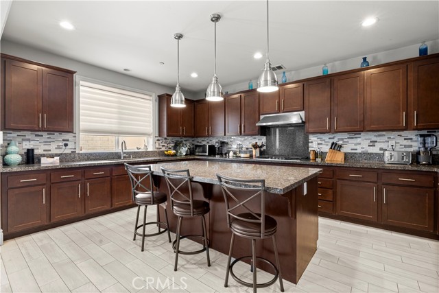 Detail Gallery Image 7 of 39 For 5052 Clematis Ct, Jurupa Valley,  CA 91752 - 5 Beds | 3/1 Baths