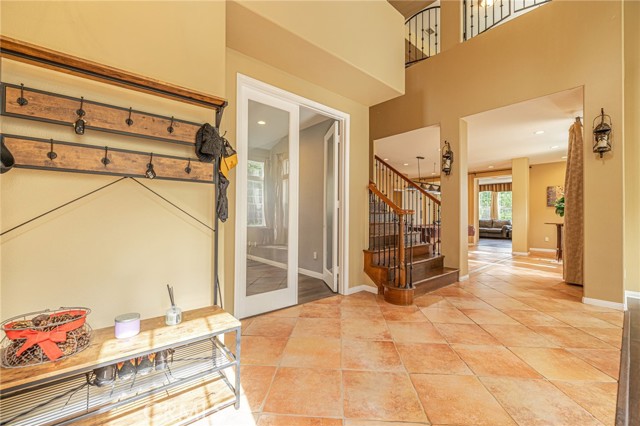 Detail Gallery Image 9 of 48 For 574 Oak Tree Ct, Simi Valley,  CA 93065 - 5 Beds | 4/1 Baths