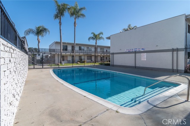 Detail Gallery Image 9 of 17 For 5530 Ackerfield Ave #311,  Long Beach,  CA 90805 - 1 Beds | 1 Baths