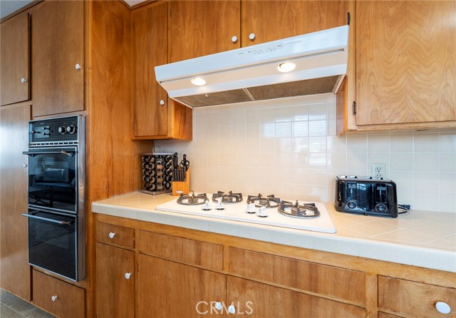 114 1/2 29TH, Newport Beach CA: https://media.crmls.org/medias/758f77e0-ac71-4d68-a159-96b816d04656.jpg