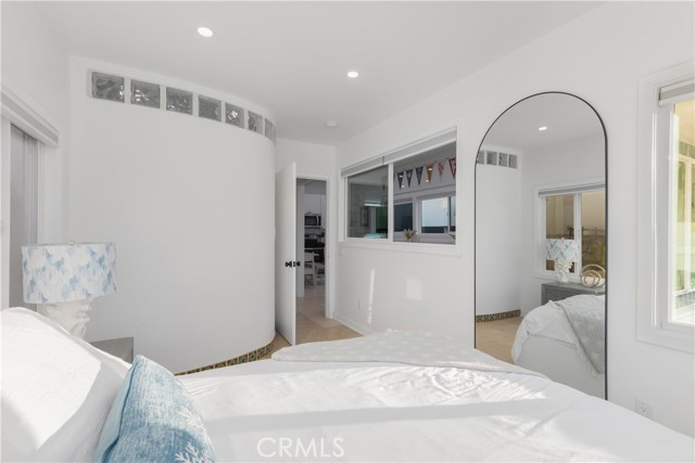 Detail Gallery Image 8 of 35 For 106 31st St, Newport Beach,  CA 92663 - 5 Beds | 3 Baths