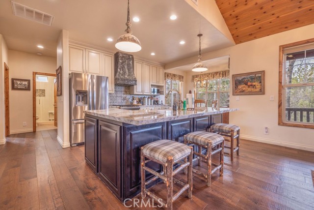 Detail Gallery Image 10 of 40 For 1629 Angels Camp, Big Bear Lake,  CA 92315 - 4 Beds | 3 Baths