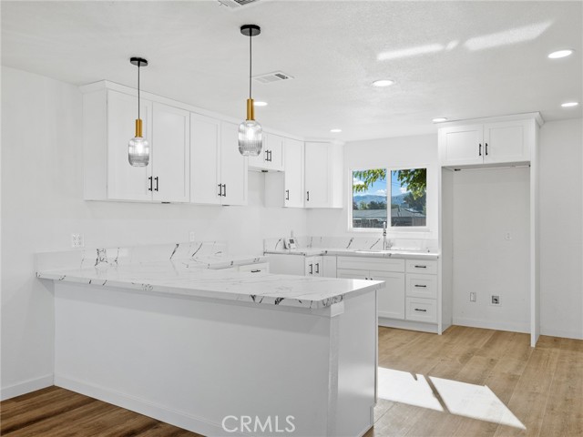 Detail Gallery Image 14 of 34 For 21225 Lone Eagle, Apple Valley,  CA 92308 - 6 Beds | 2 Baths