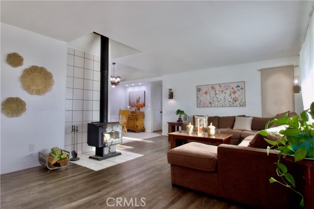 Detail Gallery Image 3 of 16 For 8011 Fuente, Oak Hills,  CA 92344 - 3 Beds | 2 Baths