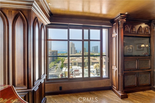 645 FRONT Street, San Diego CA: https://media.crmls.org/medias/7592e191-9c1c-4524-aec0-ea9e90e742ea.jpg