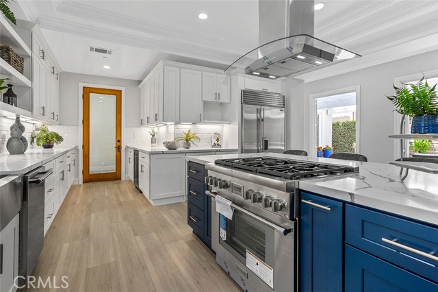 Detail Gallery Image 14 of 74 For 508 Westminster Ave, Newport Beach,  CA 92663 - 5 Beds | 5/1 Baths