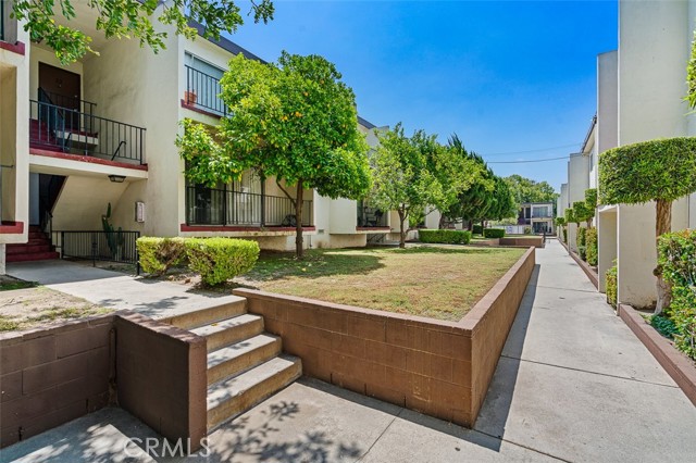 820 N Raymond Avenue, Pasadena CA: https://media.crmls.org/medias/7594aea1-b6f4-47ae-beab-fddf7286824f.jpg