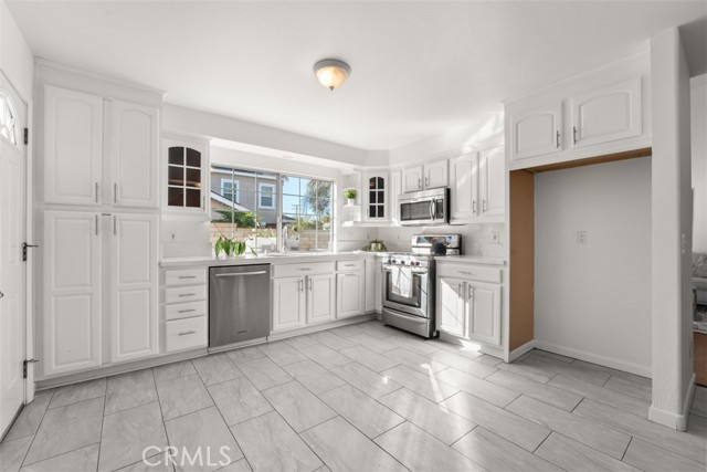 Detail Gallery Image 4 of 35 For 692 N Rancho Santiago Blvd, Orange,  CA 92869 - 5 Beds | 4 Baths