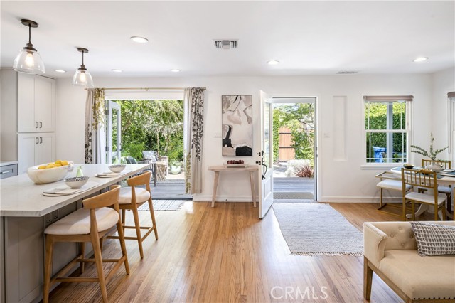 Detail Gallery Image 10 of 40 For 2317 Walgrove, Los Angeles,  CA 90066 - 4 Beds | 3 Baths