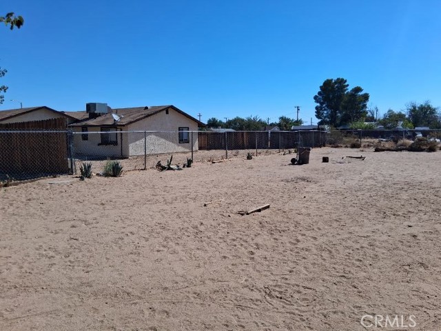 10706 Margie Place, Adelanto CA: https://media.crmls.org/medias/7596a047-94d4-447d-aca8-4c23b6fc50a6.jpg