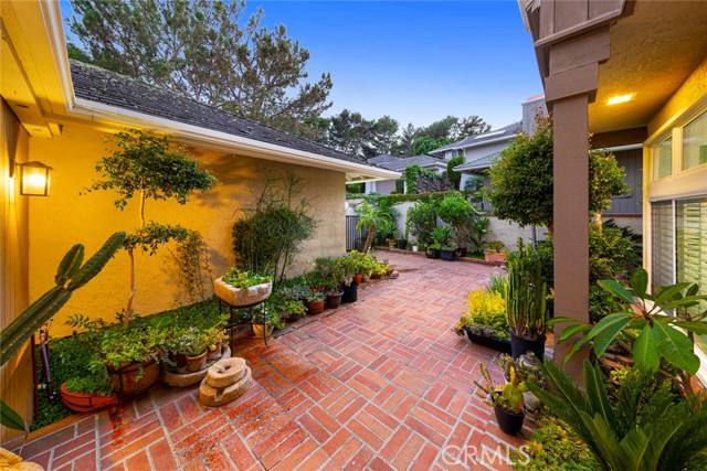 Detail Gallery Image 42 of 56 For 16 Lucerne, Newport Beach,  CA 92660 - 4 Beds | 3/1 Baths