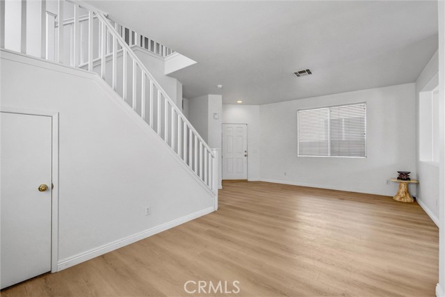 Detail Gallery Image 8 of 32 For 27231 Marisa Dr, Canyon Country,  CA 91387 - 4 Beds | 3 Baths