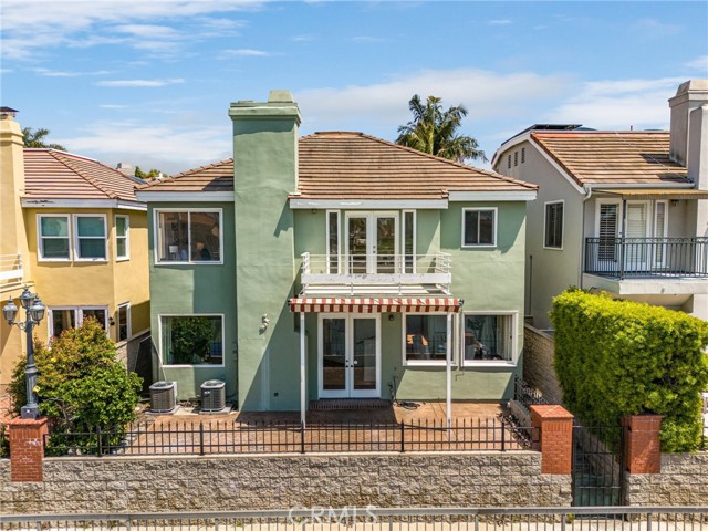 Detail Gallery Image 2 of 75 For 6208 Tobruk Ct, Long Beach,  CA 90803 - 4 Beds | 4 Baths