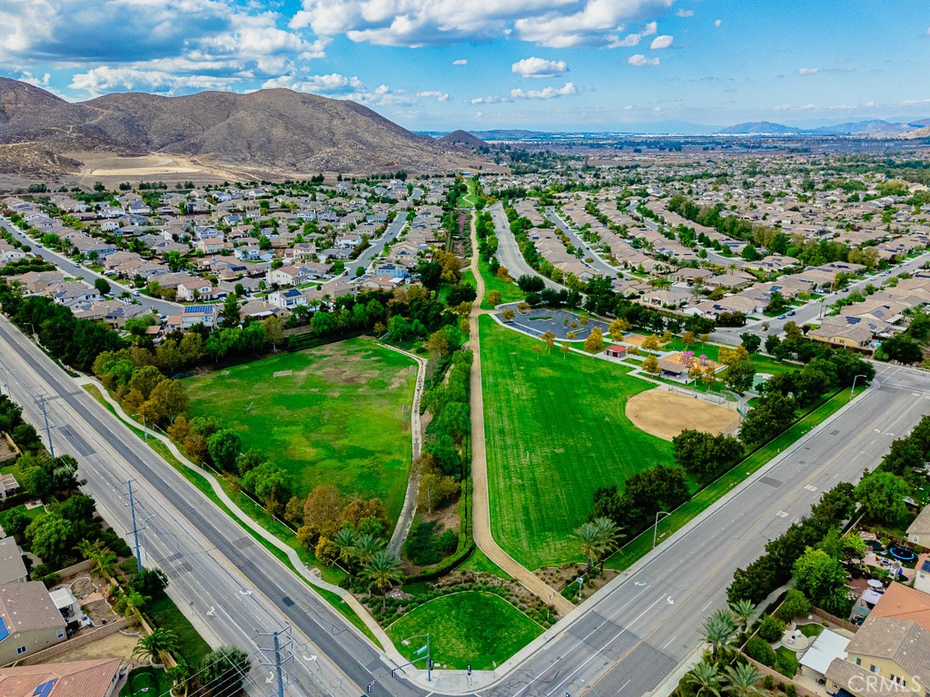 https://media.crmls.org/medias/759a6a0a-3d69-43d8-971d-8b4b13ca8dd2.jpg?preset=X-Large