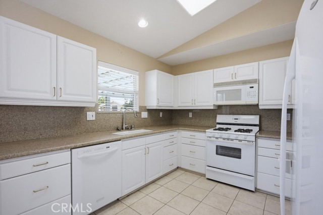 Detail Gallery Image 10 of 28 For 2998 Elder, Hemet,  CA 92545 - 3 Beds | 2 Baths