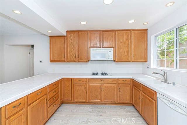 22504 Hartland St, West Hills CA: https://media.crmls.org/medias/759c4946-dc0b-4b9a-b0ee-36d65048a60a.jpg