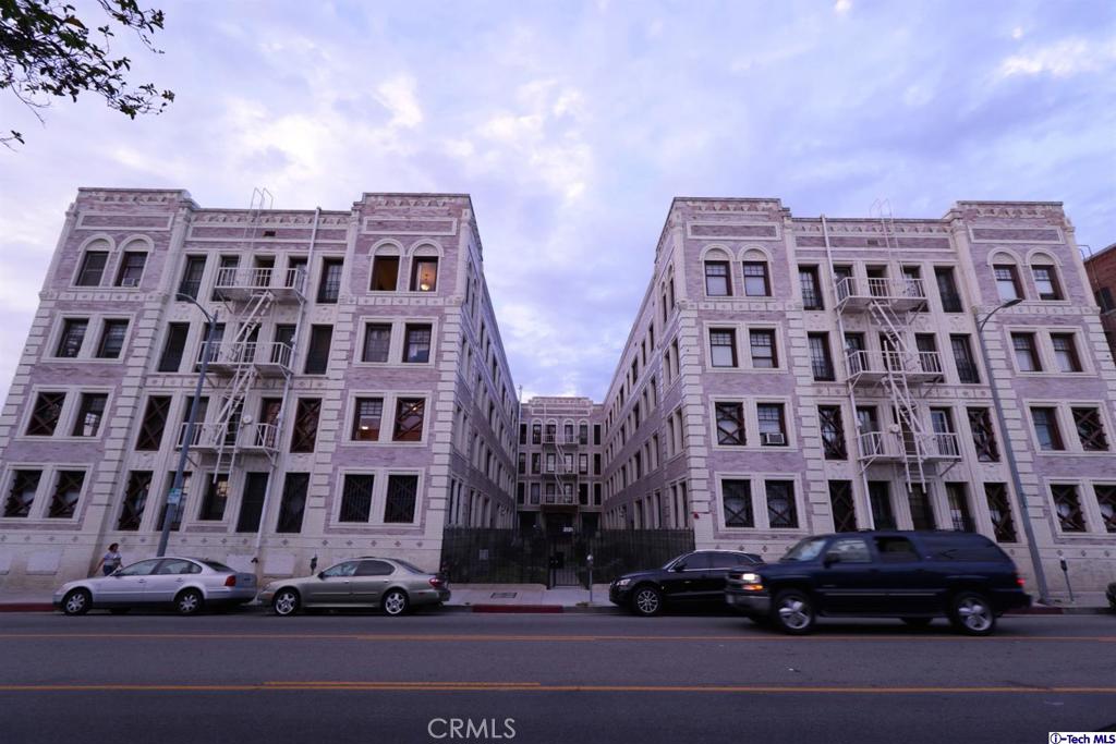 https://media.crmls.org/medias/759c8a38-0b5d-41e3-a1db-81713f03a577.jpg?preset=X-Large