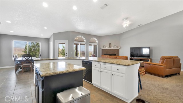 Detail Gallery Image 9 of 42 For 29628 Mountain View Rd, Lucerne Valley,  CA 92356 - 4 Beds | 2/1 Baths