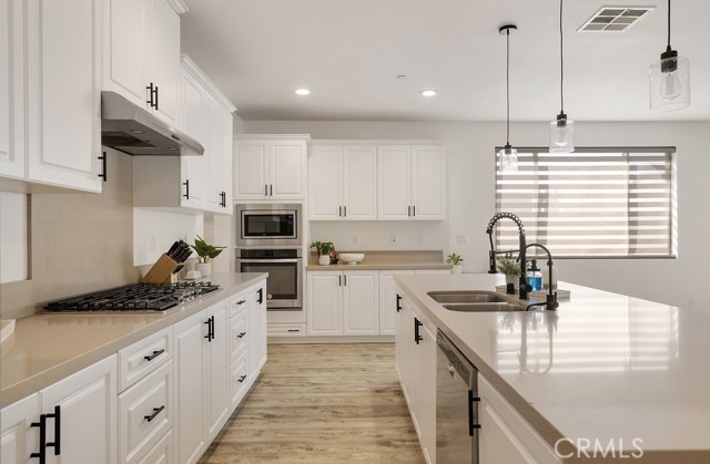 Detail Gallery Image 3 of 34 For 11661 Forsythia, Jurupa Valley,  CA 91752 - 4 Beds | 2/1 Baths