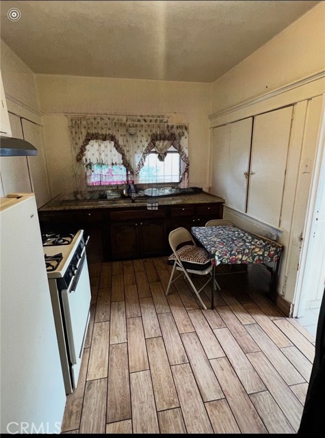 Detail Gallery Image 9 of 25 For 1826 W 46th St, Los Angeles,  CA 90062 - 4 Beds | 2 Baths