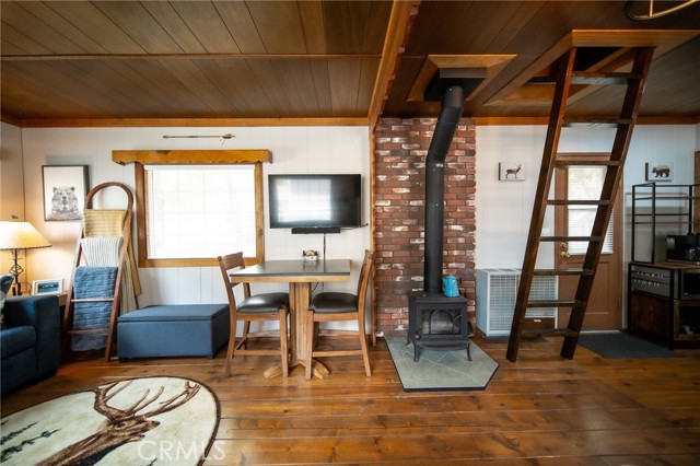 Detail Gallery Image 5 of 21 For 850 Maple Ln, Sugarloaf,  CA 92386 - 2 Beds | 1 Baths
