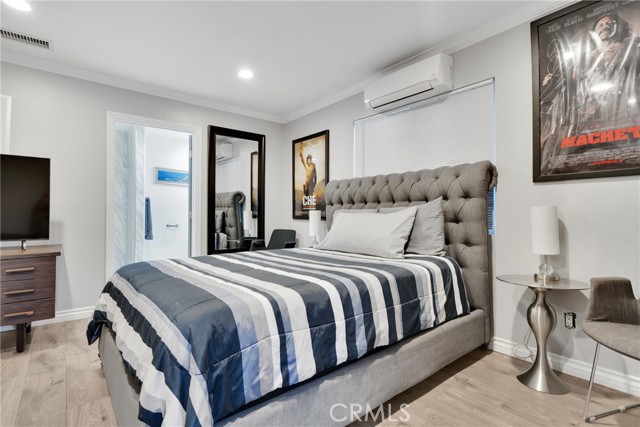 5340 S Harcourt Avenue, Los Angeles CA: https://media.crmls.org/medias/759fe4da-9933-4463-add4-38f93b73751f.jpg