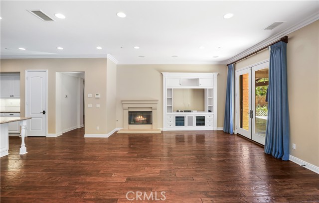 26 Woods Trail, Irvine CA: https://media.crmls.org/medias/75a09a96-d886-483f-99d3-7f650721bc94.jpg
