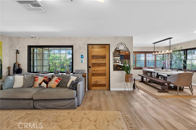 Detail Gallery Image 11 of 75 For 5526 Fulton, Sherman Oaks,  CA 91401 - 3 Beds | 3 Baths